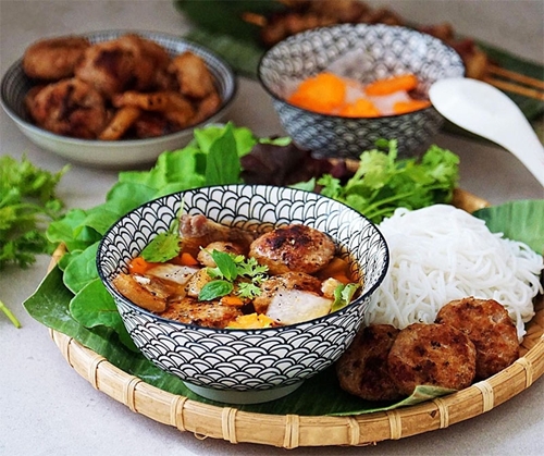 Quatre plats de viande hachée vietnamiens parmi les 61 meilleurs en Asie