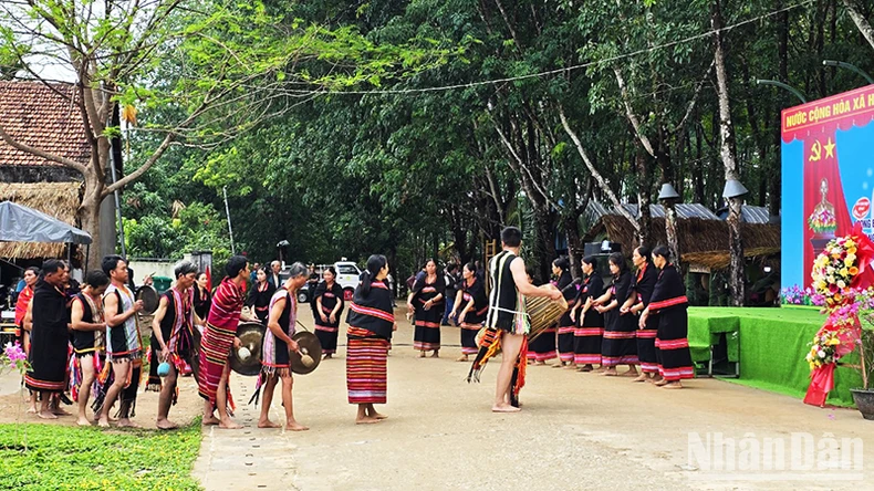 Un modèle de tourisme communautaire formé dans une commune frontalière de Kon Tum