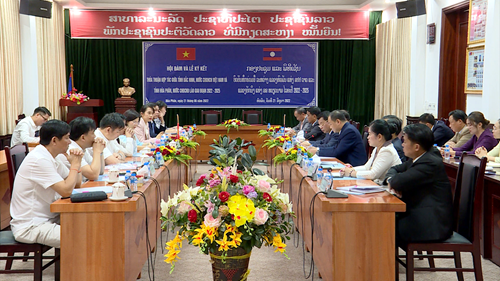 北宁省人民委员会主席阮香江对老挝华潘省进行工作访问
