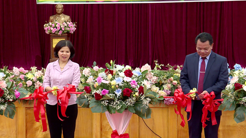 北宁省向老挝华潘省移交该省援建的大会堂和高中学校项目
