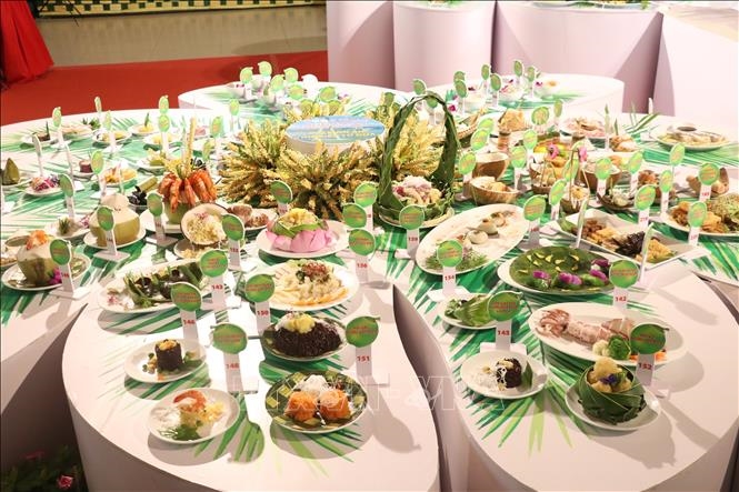 槟椥省222道椰子菜创下世界纪录