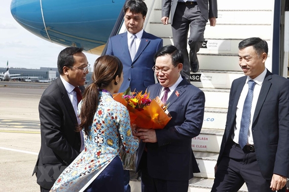 越南国会主席王廷惠开始对英国进行正式访问