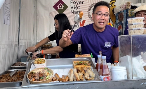 越南参加在法国巴黎举行的2022年国际美食村活动