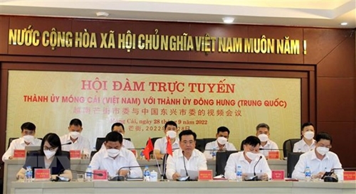 越南芒街市委与中国东兴市委举行工作会议