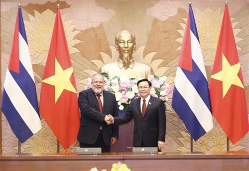 越南国会主席王廷惠会见古巴总理曼努埃尔•马雷罗