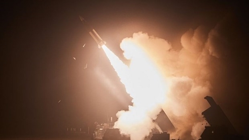 韩美联军向朝鲜半岛东部海域发射地对地导弹
