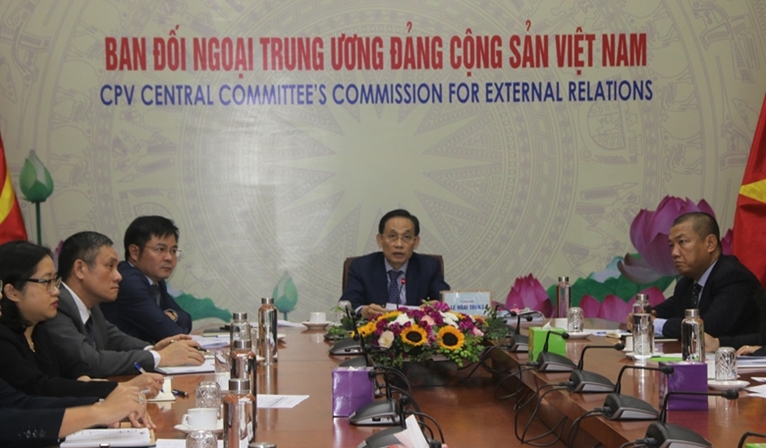 越南共产党代表团出席国际政党间会议