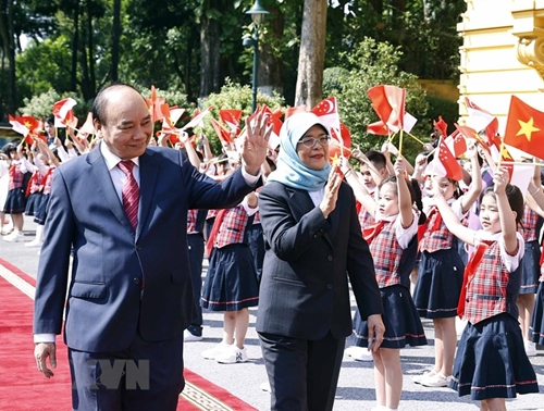 国家主席阮春福主持新加坡总统哈莉玛•雅各布访越欢迎仪式