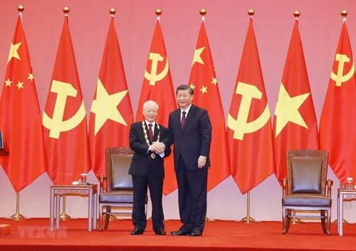 向越共中央总书记阮富仲颁授中华人民共和国“友谊勋章”的仪式在北京举行