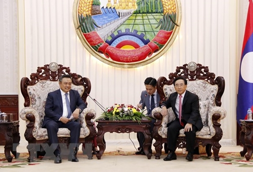 老挝总理高度评价万象与河内两国首都的合作