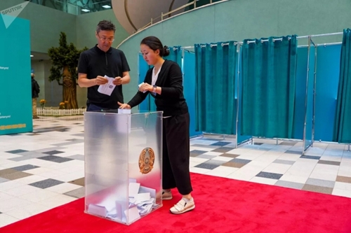 哈萨克斯坦举行总统选举