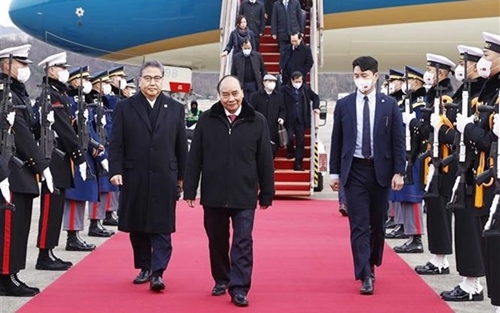 越南国家主席阮春福开始对韩国进行国事访问