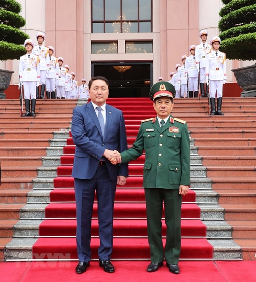蒙古国国防部长赛汗巴亚尔对越南进行正式访问（组图）