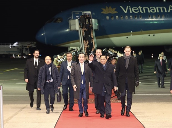 越南政府总理范明正抵达芬德尔国际机场 开始对卢森堡进行正式访问