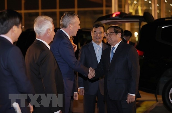 越南政府总理范明正启程出席东盟-欧盟建立关系45周年纪念峰会