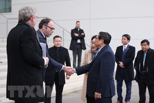 越南政府总理范明正与荷兰部分经济集团领导座谈