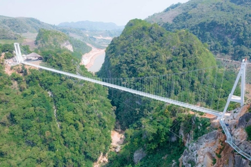 美国媒体介绍世界最长的越南高空人行玻璃桥之美（组图）