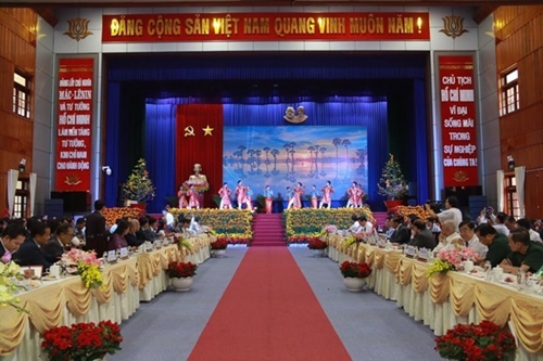 柬埔寨两省代表团在隆安省开展春节前走访慰问活动