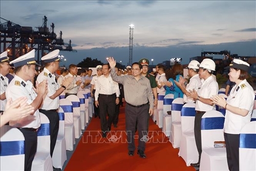 范明正总理建议西贡新港公司投资发展内河港口系统