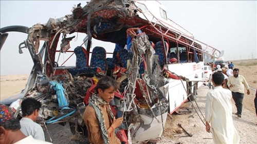 巴基斯坦发生撞车事故致12死54伤