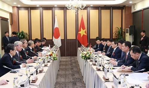 越南政府总理范明正会见日本各经济组织代表团