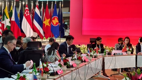 越南出席东盟与伙伴国系列会议