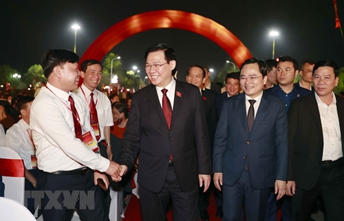 国会主席王廷惠出席北宁省顺城县建县110周年纪念活动