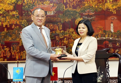 北宁省领导会见哈萨克斯坦驻越南大使