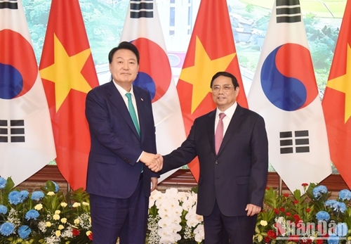 越南政府总理范明正会见韩国总统尹锡悦