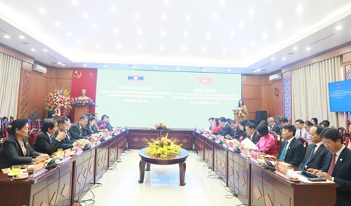 越南祖国阵线河内市委员会与老挝建国阵线万象市委员会加强合作