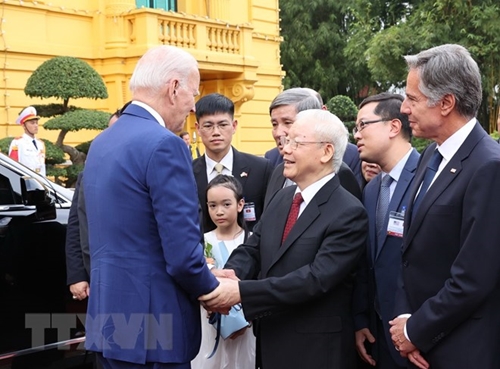 越共中央总书记阮富仲为美国总统乔·拜登访越举行欢迎仪式（组图））