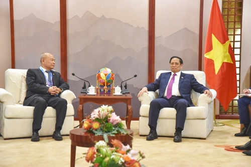 ​

越南政府总理范明正会见中铁和中国电建领导