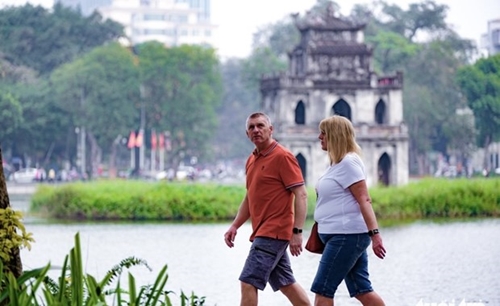 河内市接待外国游客人数超额完成2023年全年既定目标