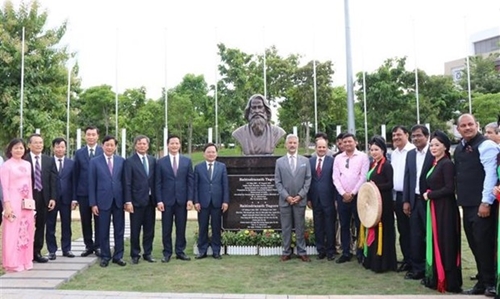 印度著名诗人拉宾·德拉纳特·泰戈尔雕像落成仪式在北宁省举行