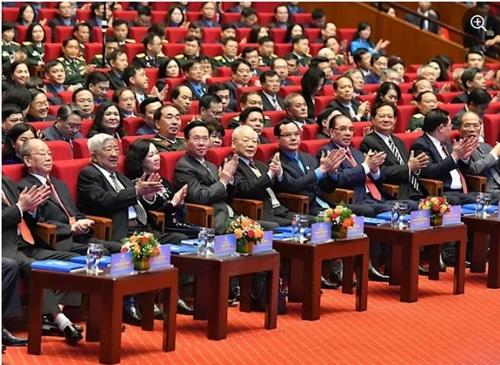 【组图】越共中央总书记阮富仲和党、国家领导人出席越南工会第十三次全国代表大会全体会议