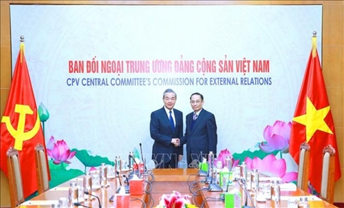 越共中央对外部部长黎怀忠会见中国外交部长王毅