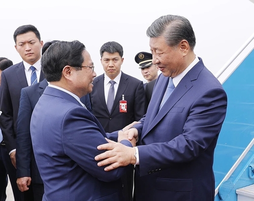 中共中央总书记、中国国家主席习近平开始对越南进行国事访问