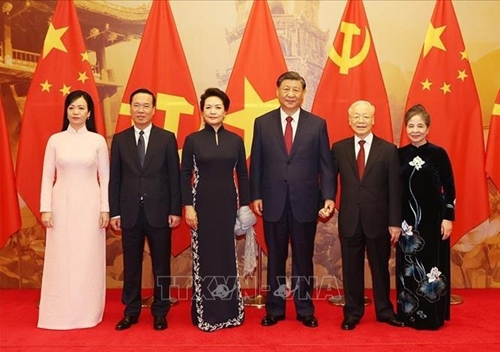 中共中央总书记、国家主席习近平和夫人的盛大欢迎宴会隆重举行