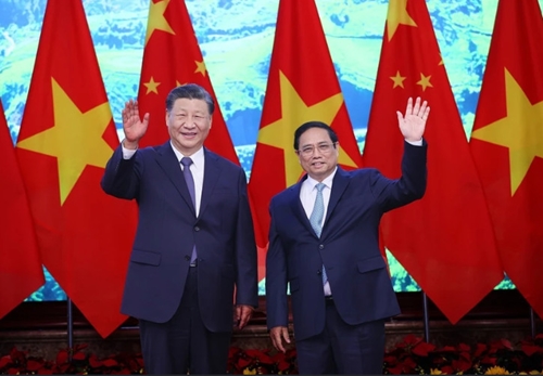 越南政府总理范明正会见中共中央总书记、国家主席习近平