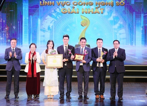 政府总理范明正出席第17届越南人才奖颁奖大会（组图）