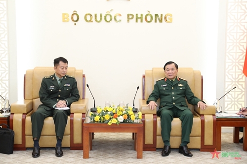 越南国防部副部长黄春战上将会见中国驻越国防副武官