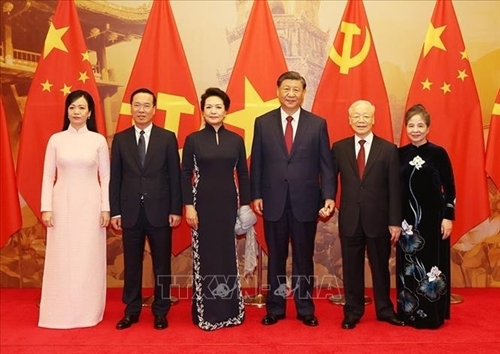 越中两国领导互致建交74周年贺电
