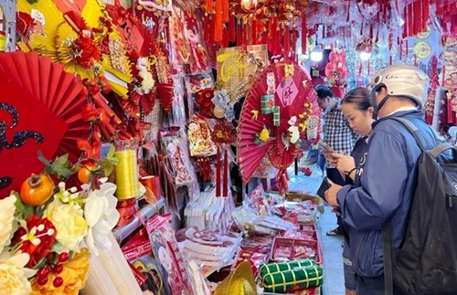 越南传统家具饰品畅销春节市场