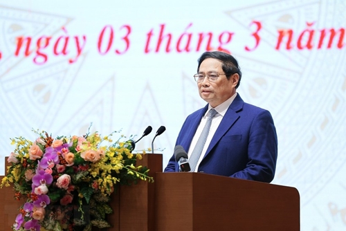 越南政府常务委员与全国模范国有企业代表见面会在河内召开