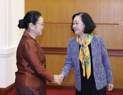 越共中央组织部部长张氏梅会见老挝新任驻越南大使坎葆·恩塔万