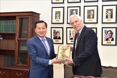 越南政府副总理黎明慨会见美国政界和商界代表