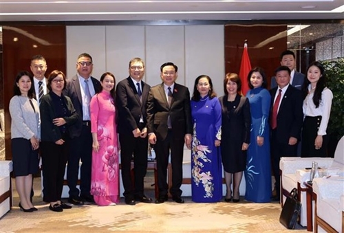 越南国会主席王廷惠会见上海市各大集团领导