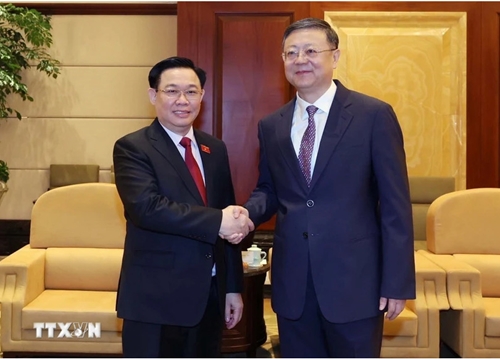 越南国会主席王廷惠会见中国上海市委书记陈吉宁