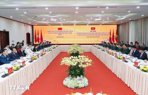 越中两国国防部高级代表团在老街省举行会谈