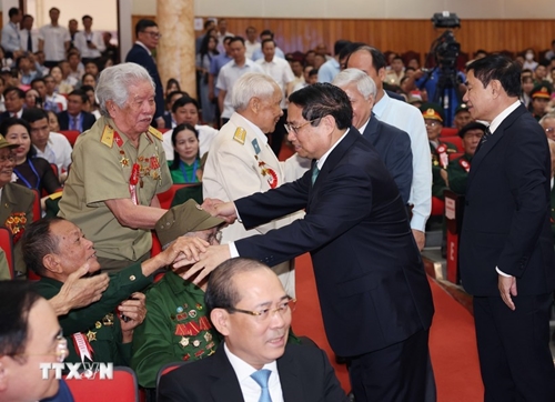 越南政府总理范明正：进一步做好对革命有功者、荣军、烈士家属的优抚安置工作